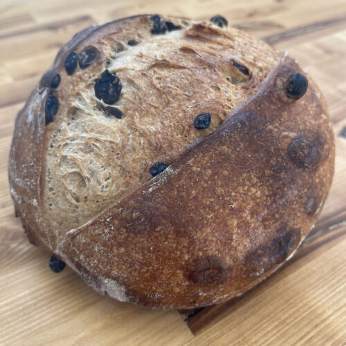 Cinnamon Vanilla-Soaked Raisins Sourdough